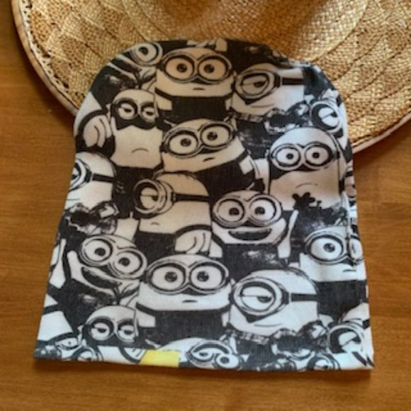 Reversible Minion Beanie - Picture 7 of 7